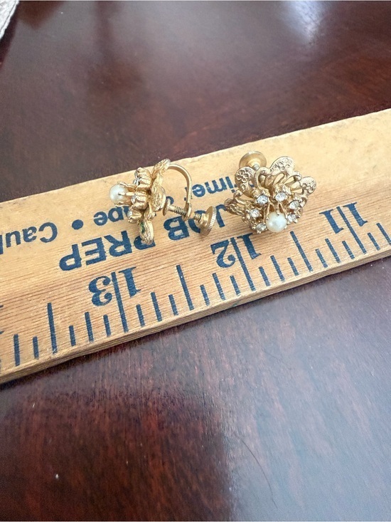 Jewelry - Vintage Screwback Earrings